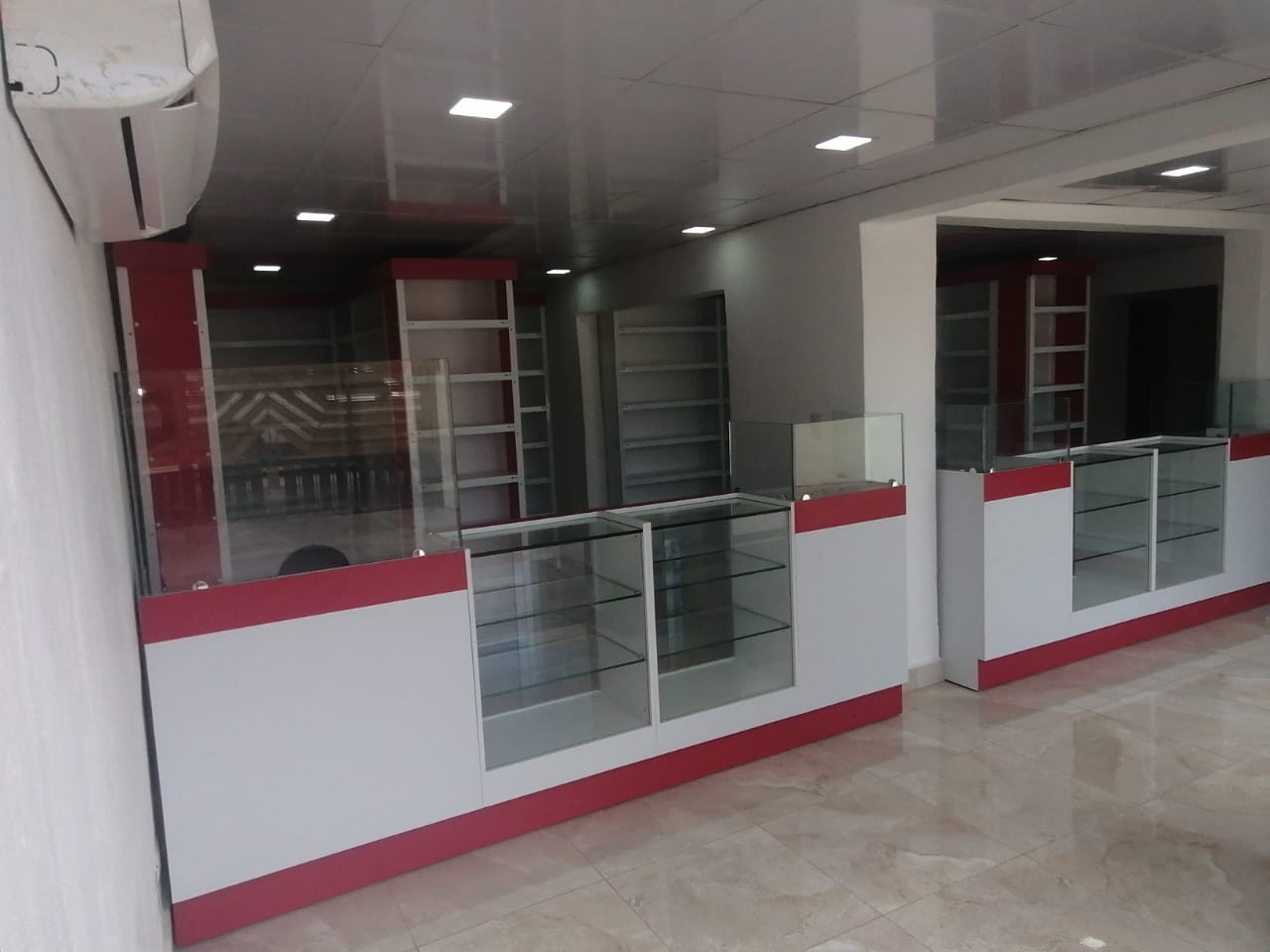 oficinas y locales comerciales - Local con farmacia aprobada, Aut. San Isidro 5