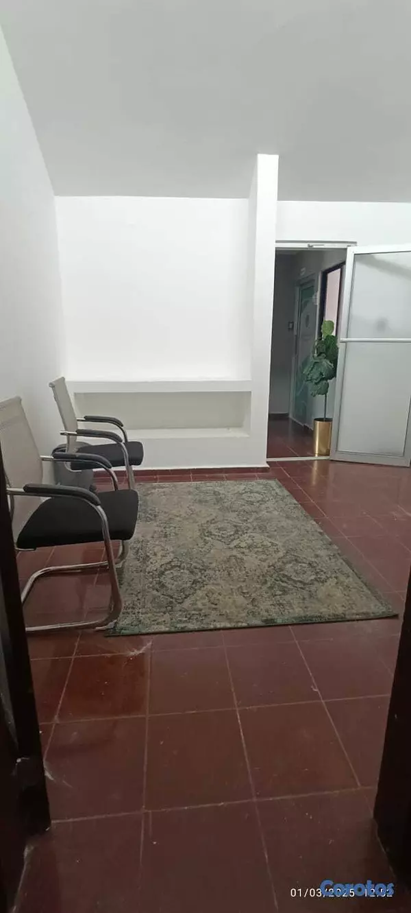 oficinas y locales comerciales - OFICINA 27 de Febrero impecables, muchos parqueos para su uso contactame  2
