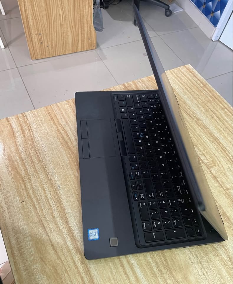 computadoras y laptops - Laptop Dell Latitude Intel core i3 8va Generación 0