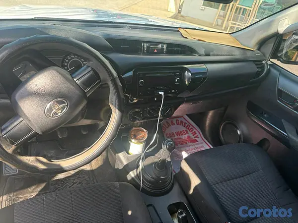 jeepetas y camionetas - Toyota hilux 2018 mecánica  3