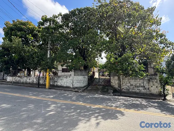 casas - Casa con Potencial Comercial en Venta en Av. Caonabo, San Francisco de Macorís 3