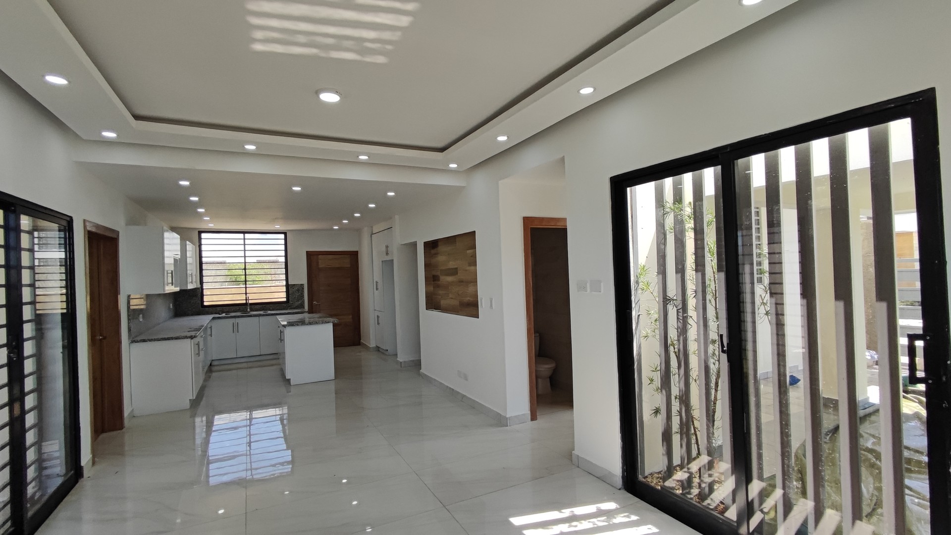 casas - Se Venta Casa Espaciosa y con Ubicación Privilegiada en Residencial  3