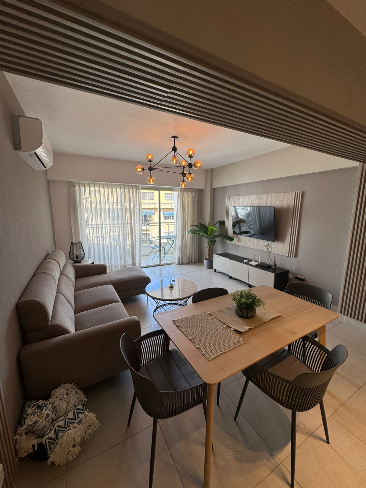 apartamentos - Apto Alquiler Naco  piso 8 con 2 habitaciones 2.5  3