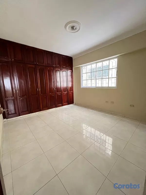 apartamentos - alquiló renacimiento segunda con terraza tres habitaciones 2.5 baños dos parqueo 9