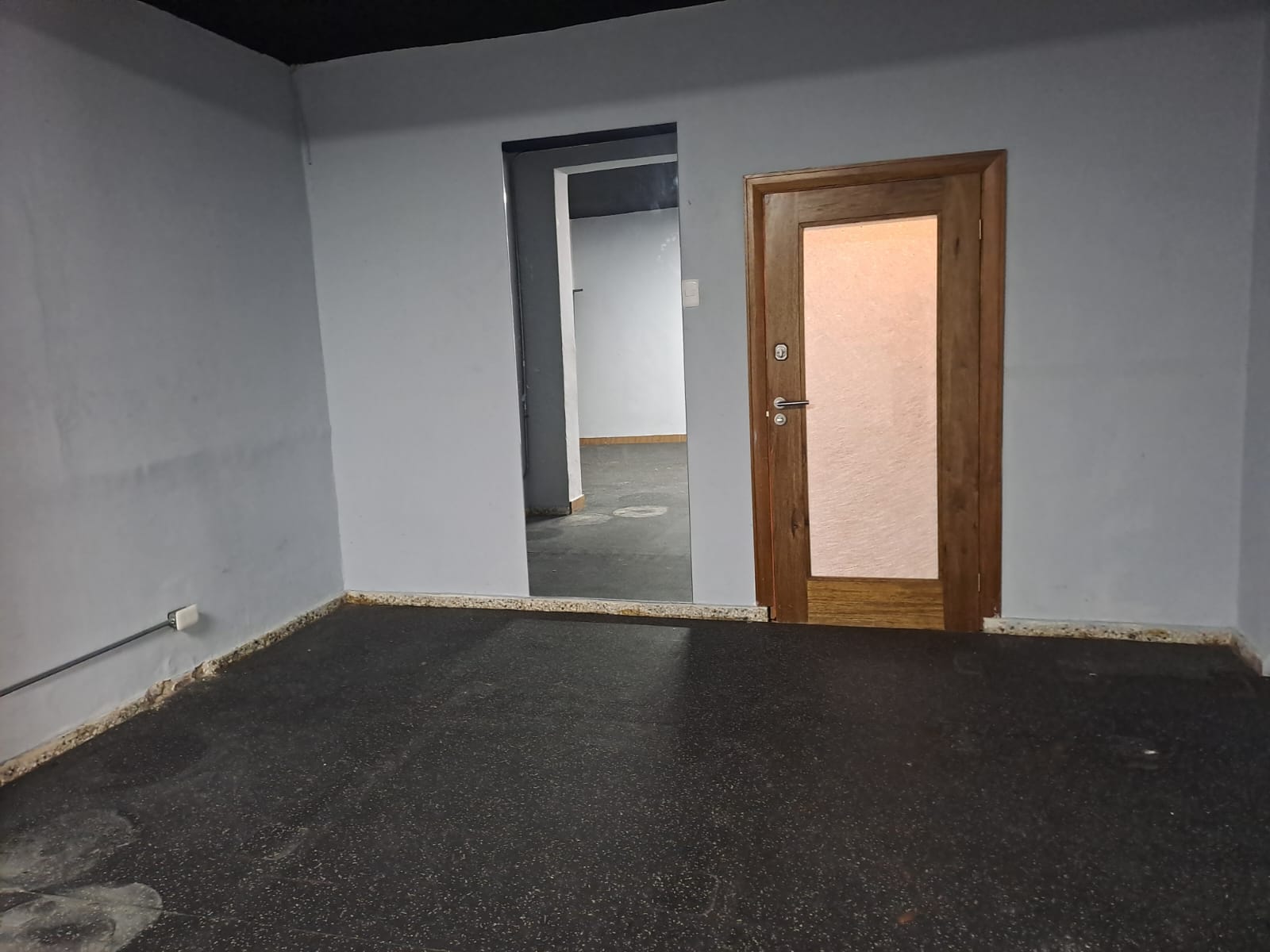 oficinas y locales comerciales - Alquilo Local  1er piso  180 mts en bella vista 6