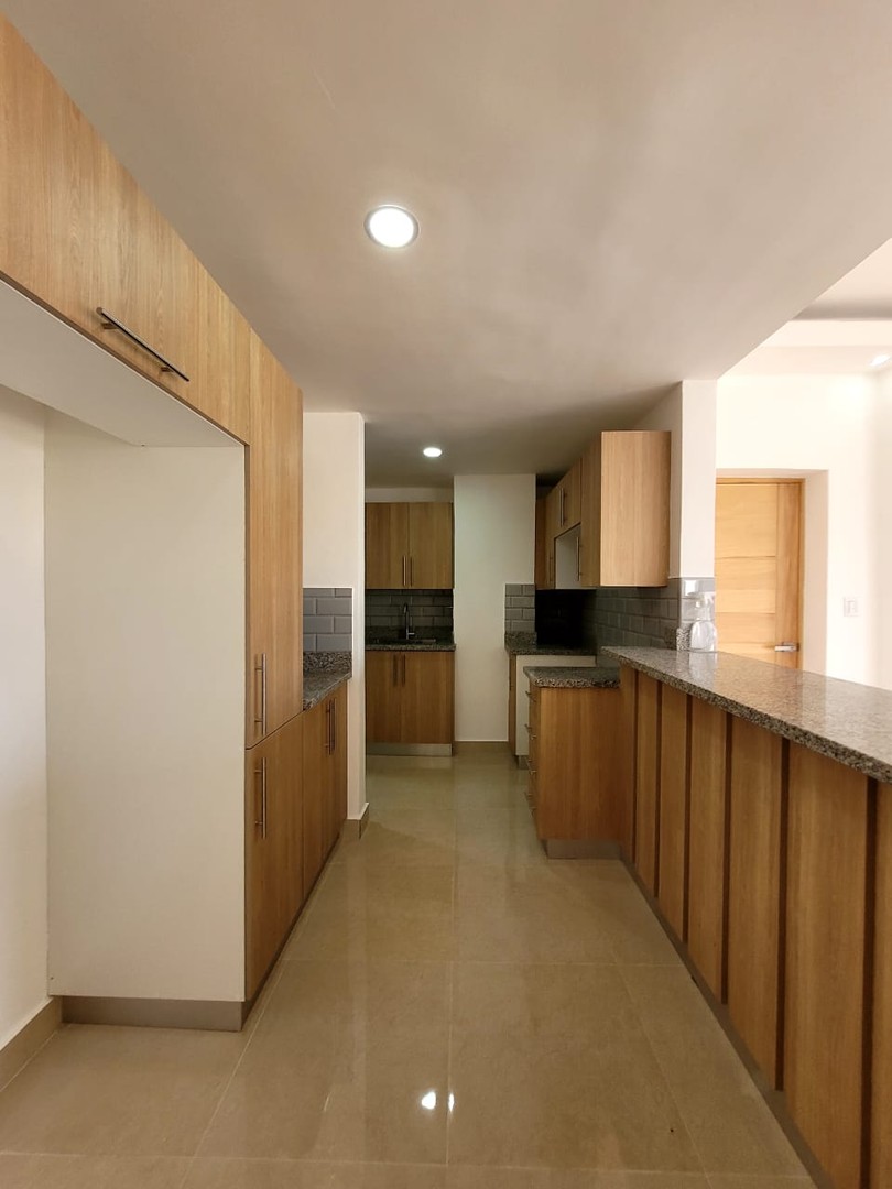 apartamentos - Apartamento en venta Segundo Piso con terraza y parqueos techados (E.O) 5