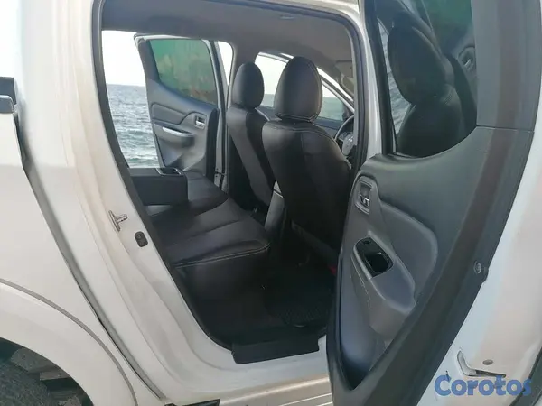 jeepetas y camionetas - Camioneta Mitsubishi L 200 4