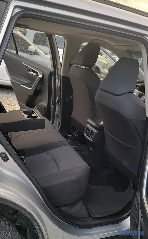 jeepetas y camionetas - TOYOTA RAV4 LE 2019 4