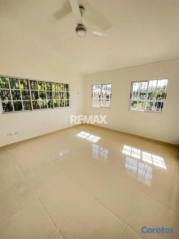 casas - Casa de 3 habitaciones 2.5 baños en alquiler en Ar 10