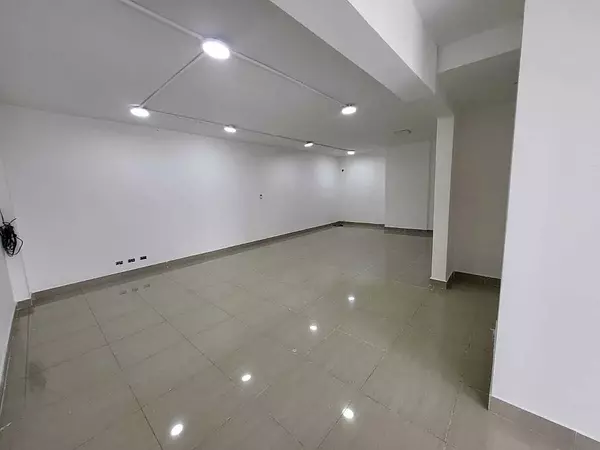 oficinas y locales comerciales - Local céntrico en el millon 5