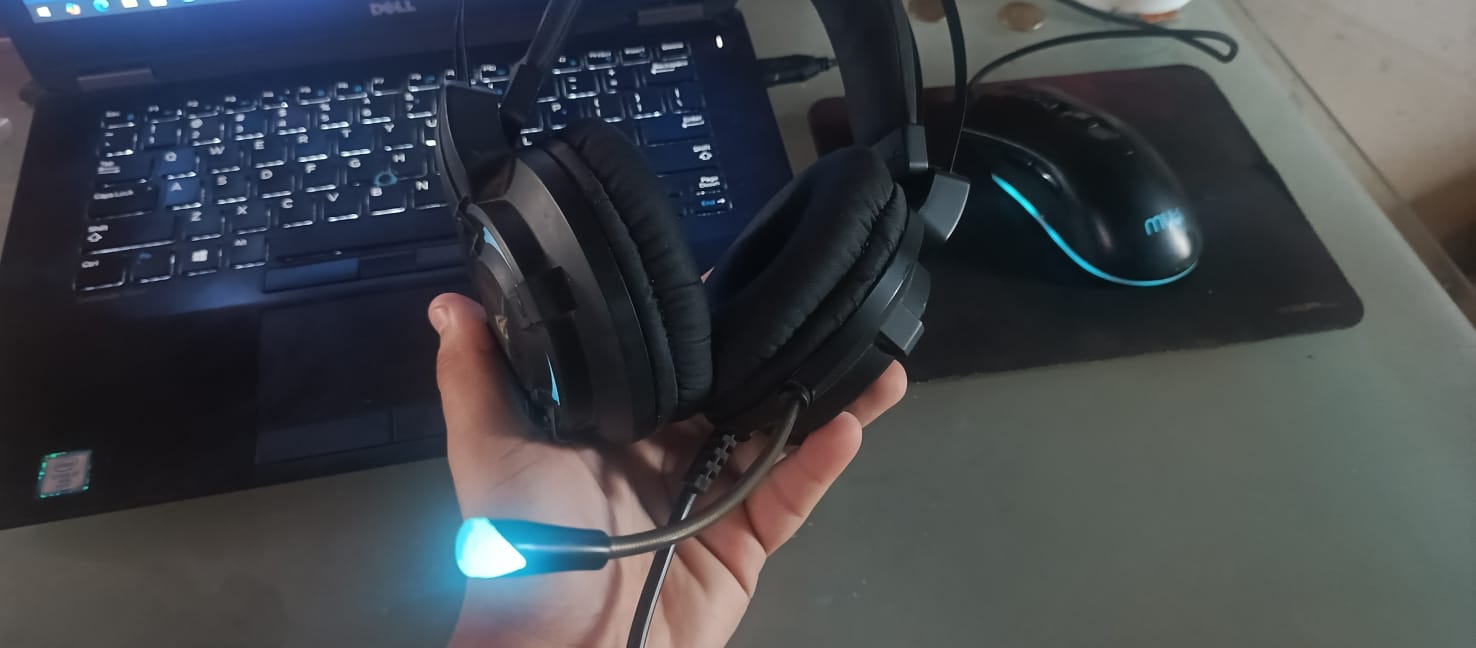 computadoras y laptops - se vende laptop con todo los accesorios  2