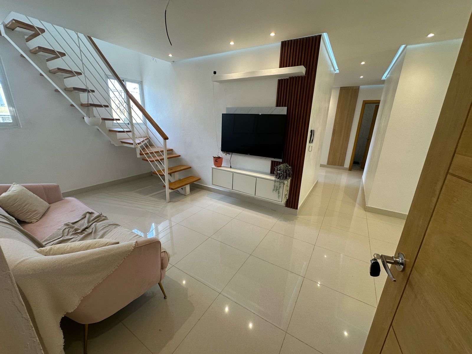 apartamentos - venta de apartamento tipo penthouse amueblado en la autopista de san isidro  0