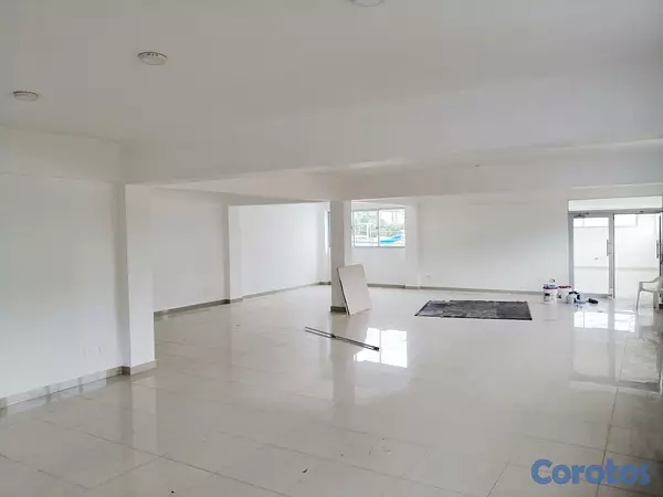 oficinas y locales comerciales - Local céntrico en serralles 3
