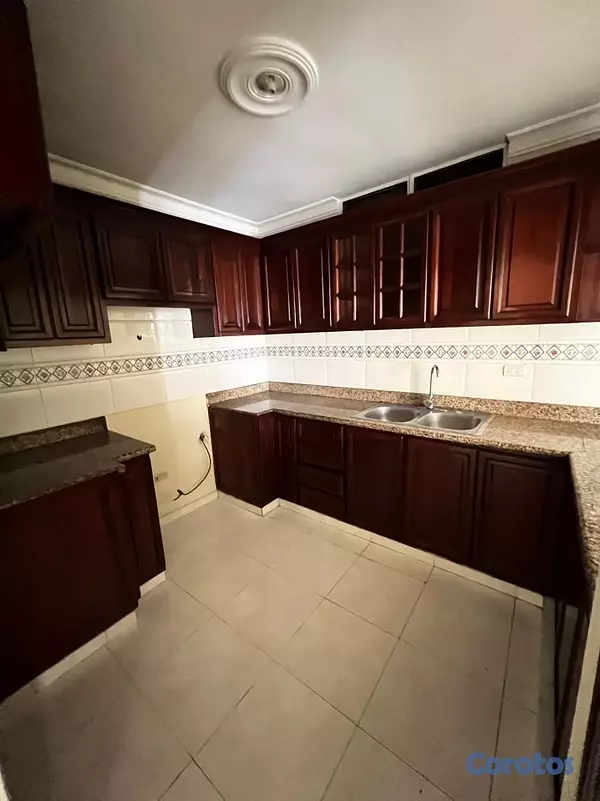 apartamentos - alquiló renacimiento segunda con terraza tres habitaciones 2.5 baños dos parqueo 6