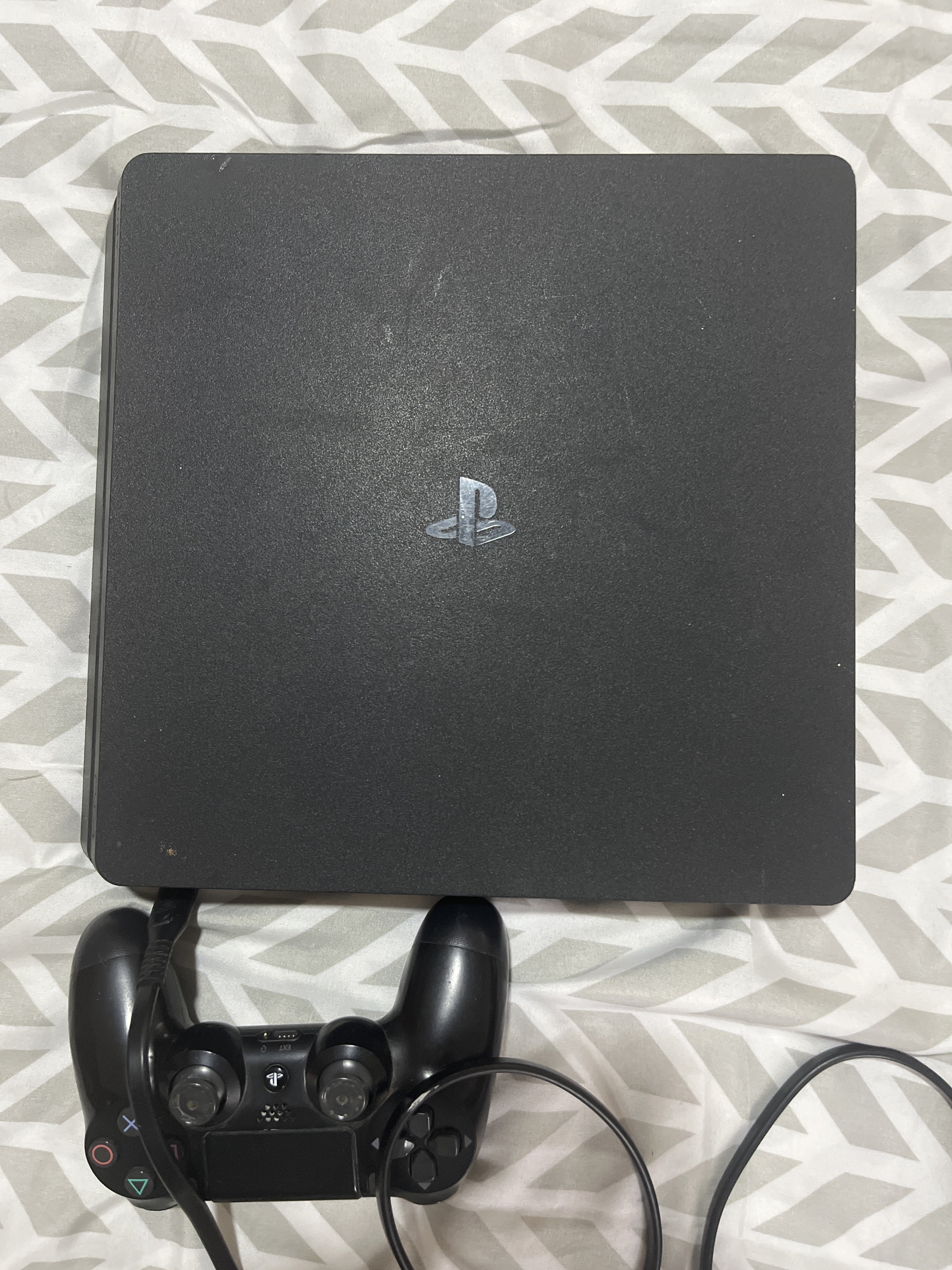 consolas y videojuegos - PS4 Slim usada, Control PS4 y fuente de alimentación  4