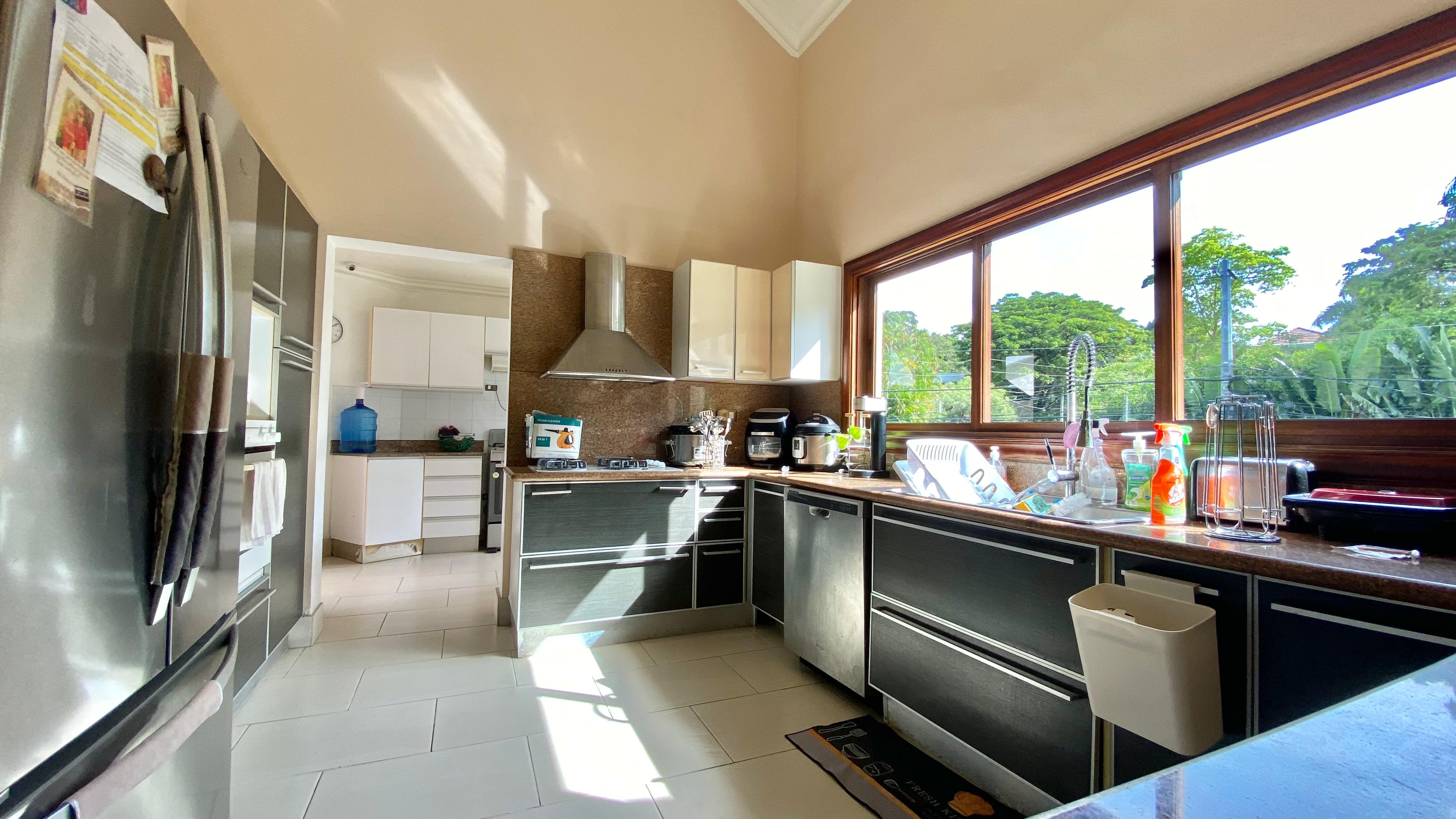 casas - Imponente Mansión en Cuesta Hermosa II, 5 HABS, 1000 Mts2 Patio, Piscina REBAJAD 3