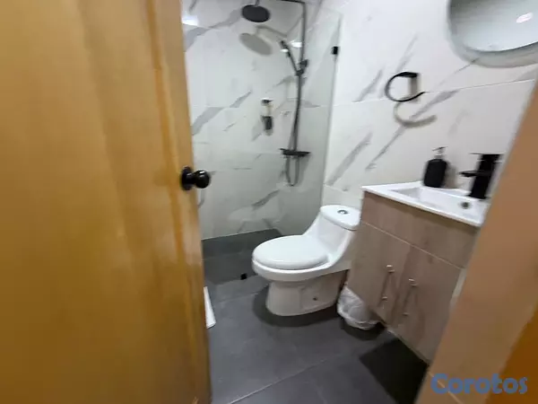 apartamentos - vendo piso 4 independencia klm 7 dos habitaciones dos baños parqueo lokert balco 19