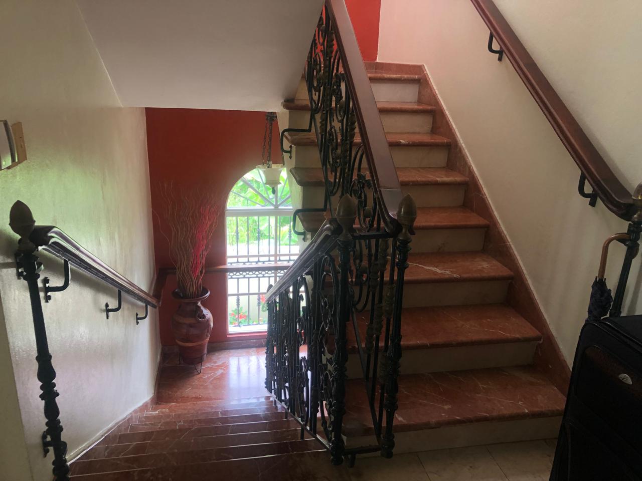 casas - Casa de 3 Niveles en el RESIDENCIAL MIRADOR DEL OESTE, 425 Mts2, 4 HABS, Terraza 2