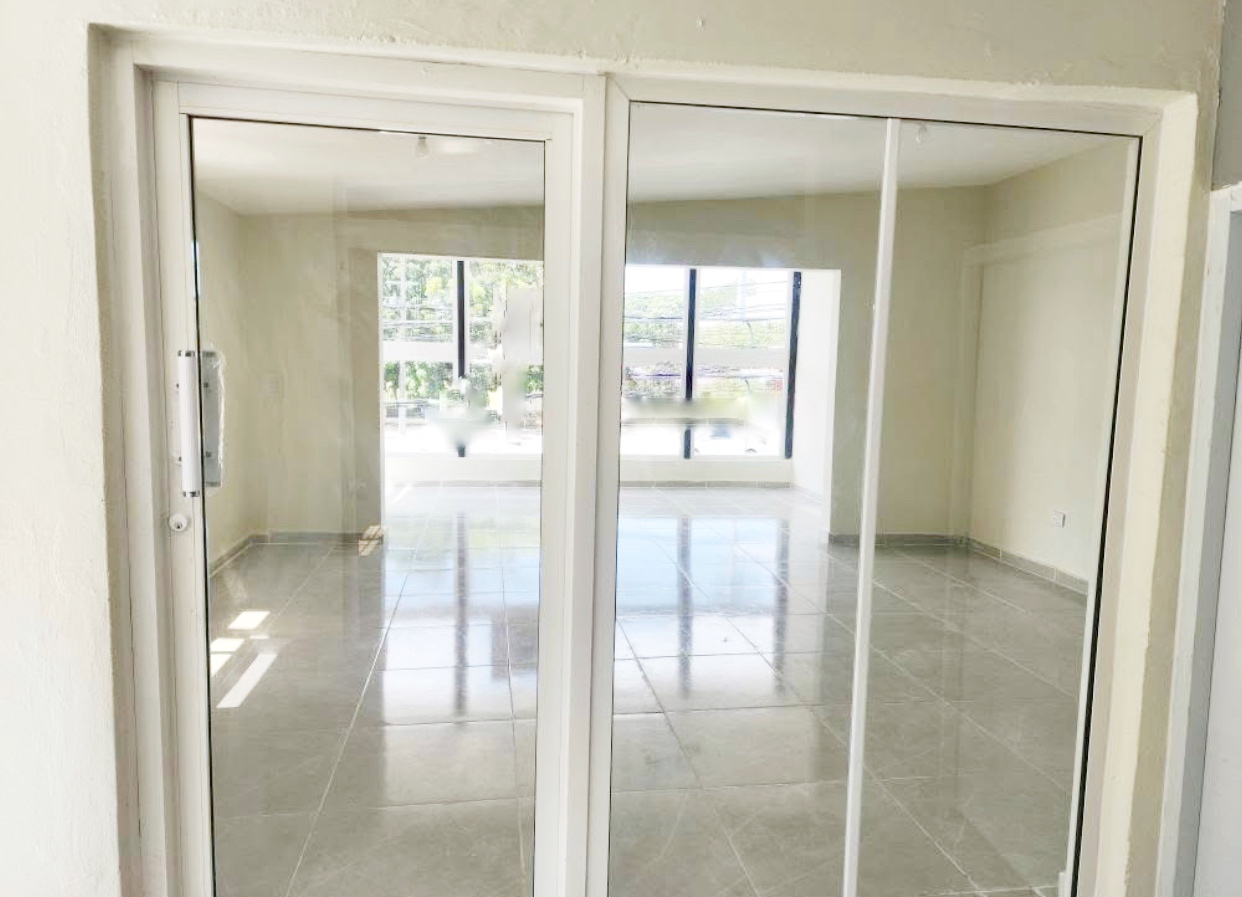 oficinas y locales comerciales - Local céntrico en ensanche la Fe  4