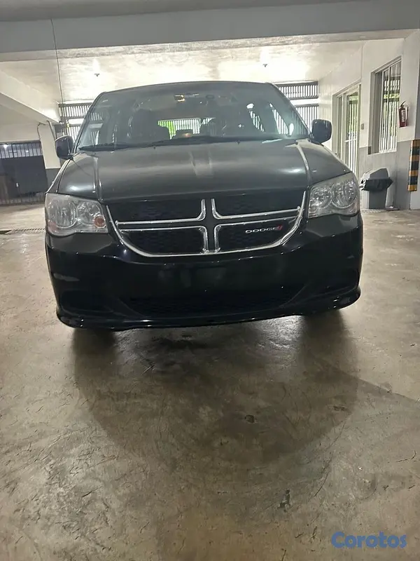 jeepetas y camionetas - Vendo Dodge Caravan 2017, negociable 5