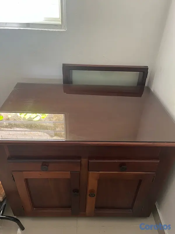 muebles y colchones - Mesa Auxiliar en Caoba, tipo gabinete, tope de cristal y ruedas 63x97x75 cm 2