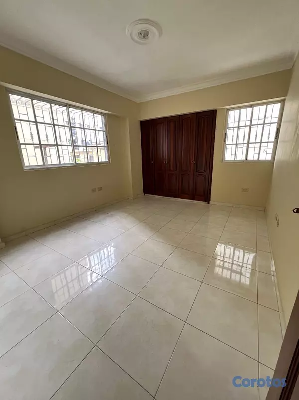 apartamentos - alquiló renacimiento segunda con terraza tres habitaciones 2.5 baños dos parqueo 7