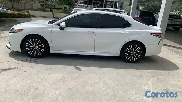 carros - 2020 Toyota Camry SE  3