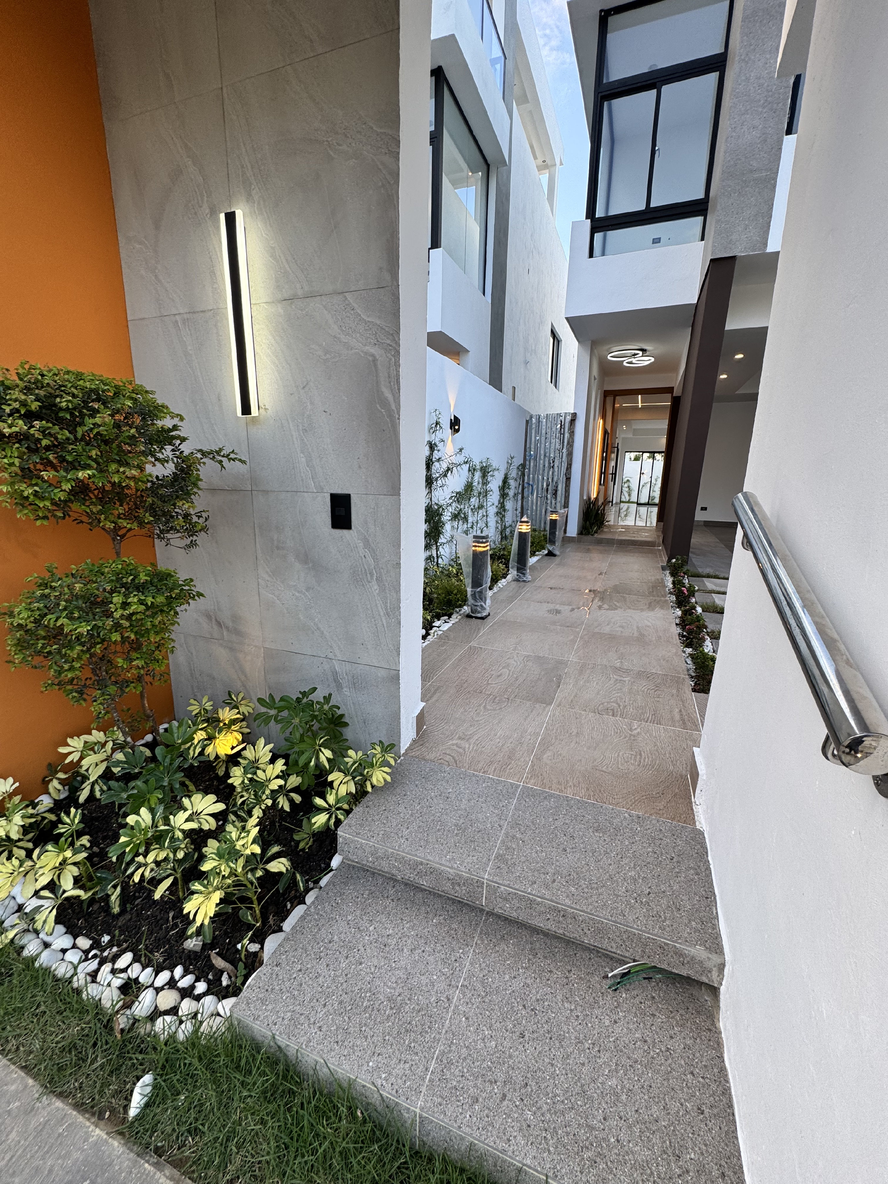 casas - venta de casa en la autopista de san isidro brisa oriental Santo Domingo este  4