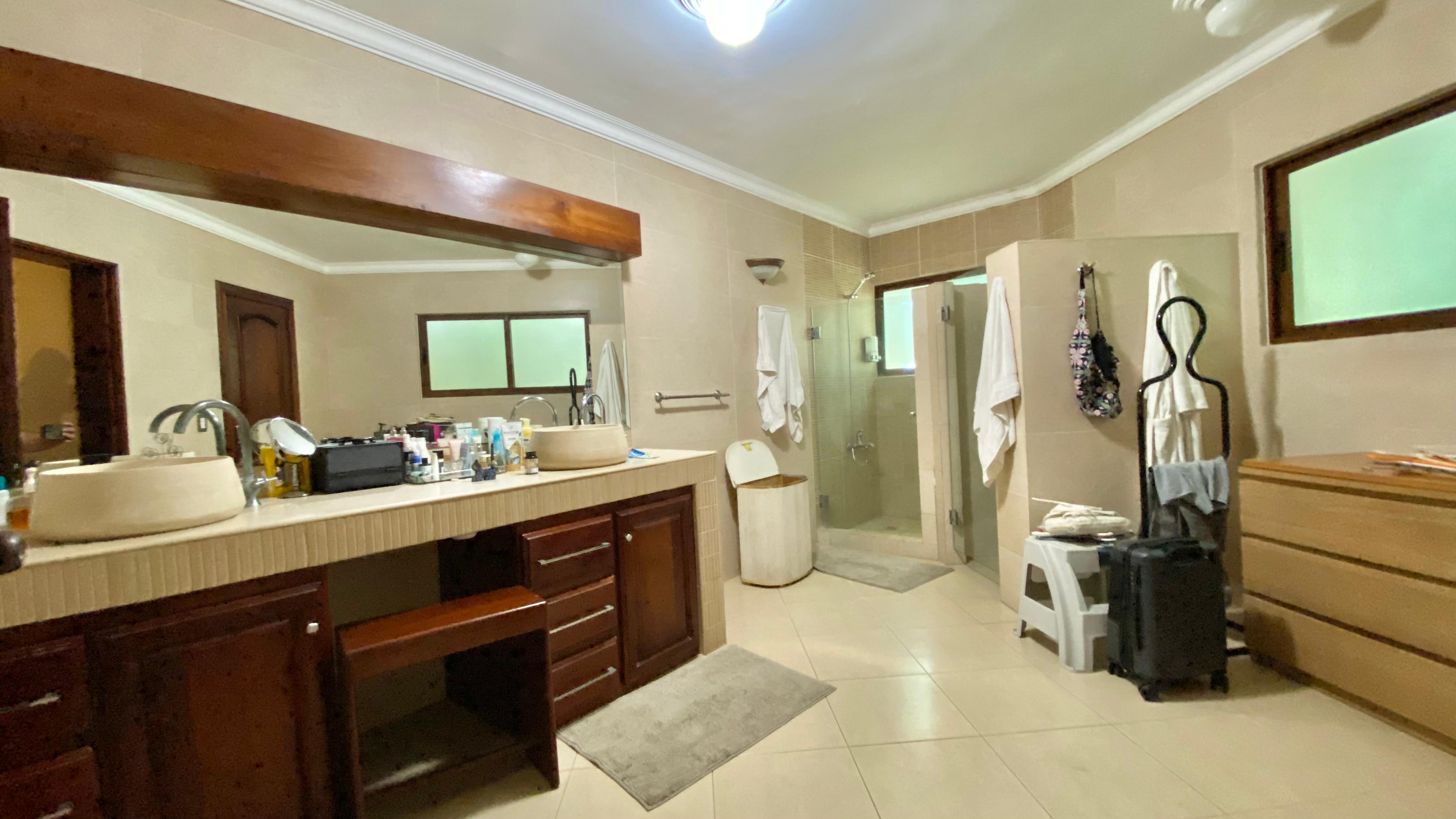 casas - Imponente Mansión en Cuesta Hermosa II, 5 HABS, 1000 Mts2 Patio, Piscina REBAJAD 4