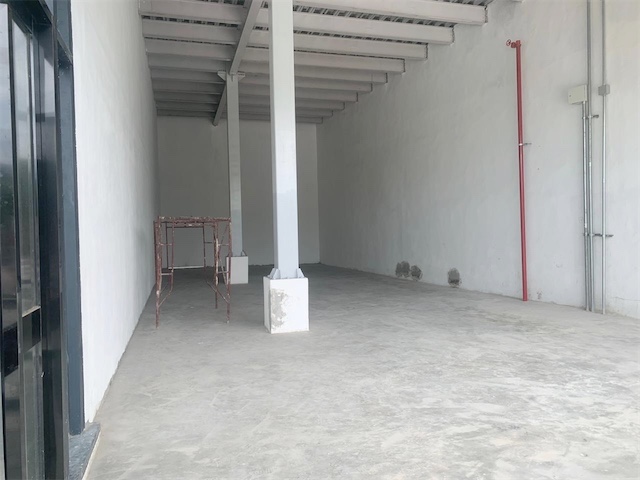 oficinas y locales comerciales - Local amplio en los jardines 4