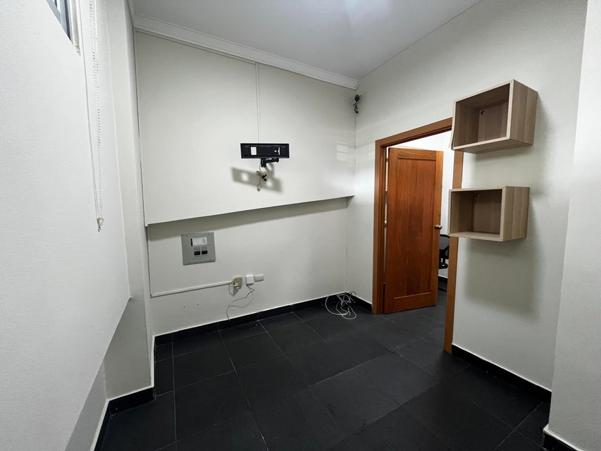 oficinas y locales comerciales - Oficina en alquiler en Gazcue 4