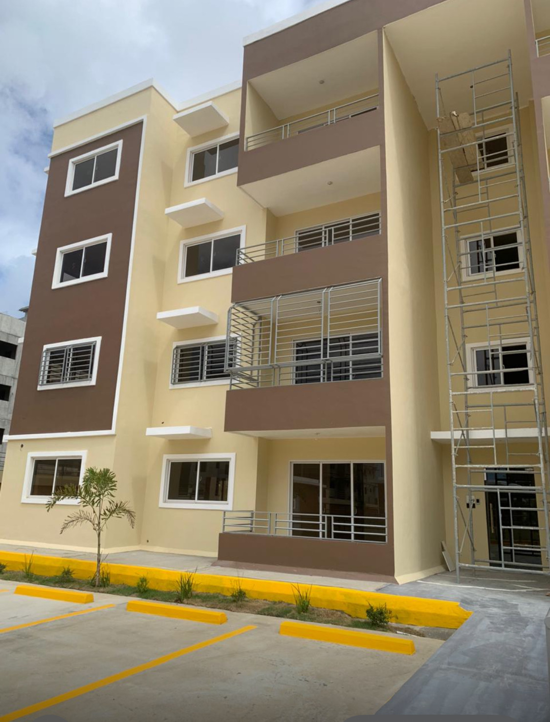 apartamentos - APARTAMENTO AMPLIO CON BONO VIVIENDA Y SEGURIDAD 24/7 0