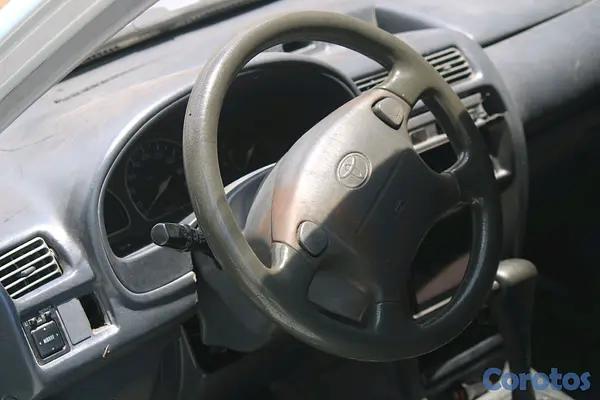 carros - Toyota Starlet año 2000 13