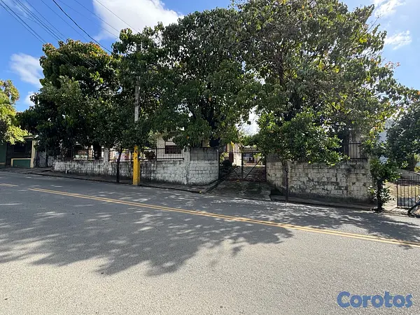 casas - Casa con Potencial Comercial en Venta en Av. Caonabo, San Francisco de Macorís 2