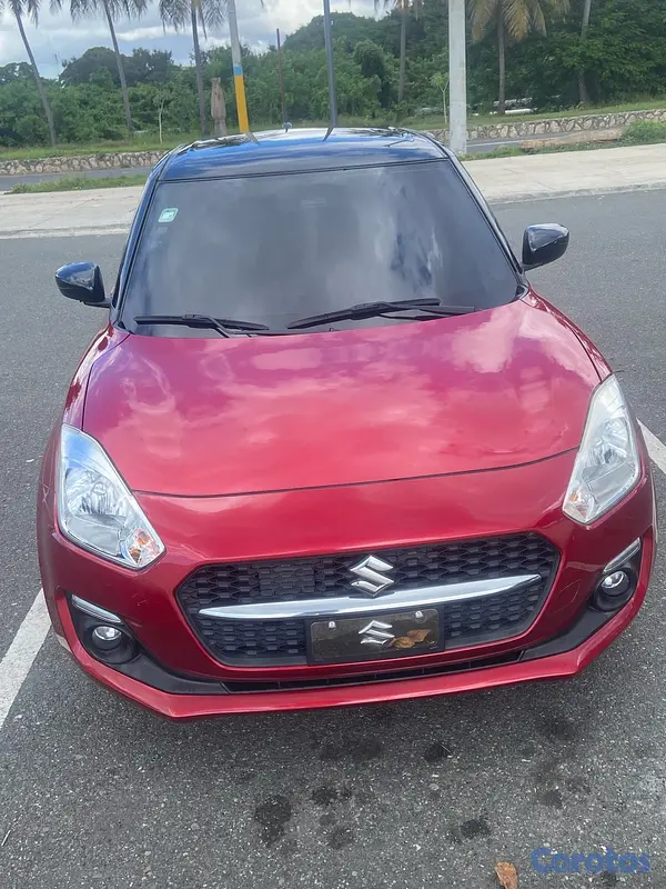 carros - Suzuki Swift moderno en color rojo y negro  5