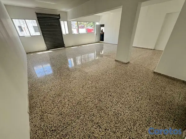 oficinas y locales comerciales - Local en Alquiler en Av 27 de Febrero, Evaristo Mo 2