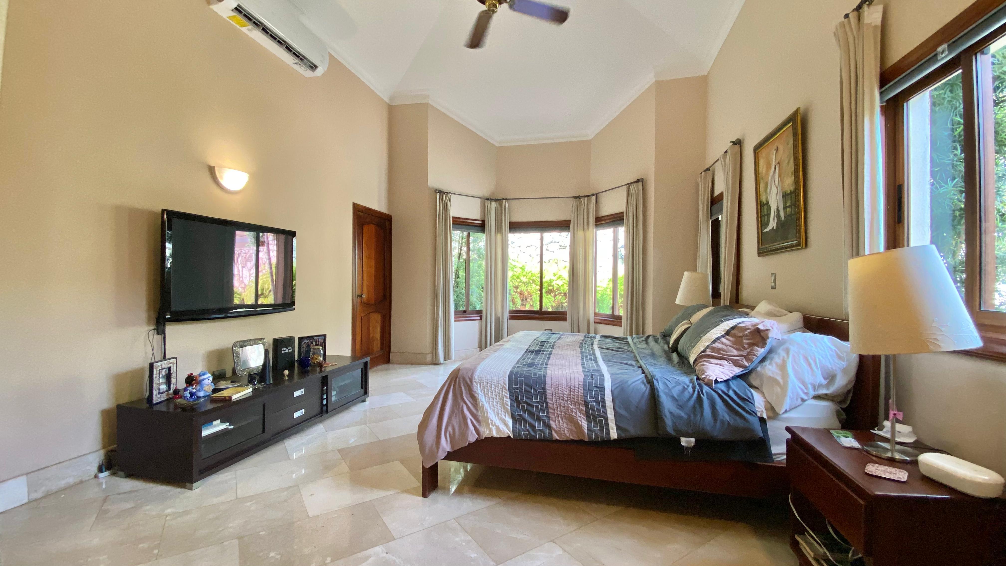 casas - Imponente Mansión en Cuesta Hermosa II, 5 HABS, 1000 Mts2 Patio, Piscina REBAJAD 5