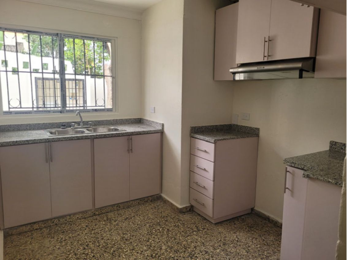 casas - Casa en Venta 2 niveles 3 habitaciones 2 baños 2 parqueos en Colinas de Los Rios 7