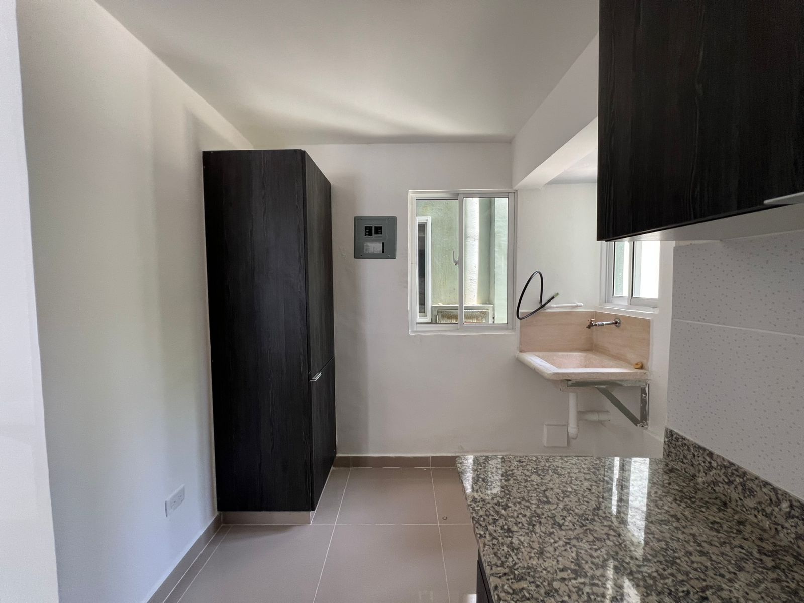 apartamentos - Apartamento con piscina y Cancha| 3HB/2BÑ/1Pq| Ubicado en Charles de Gaulle 1