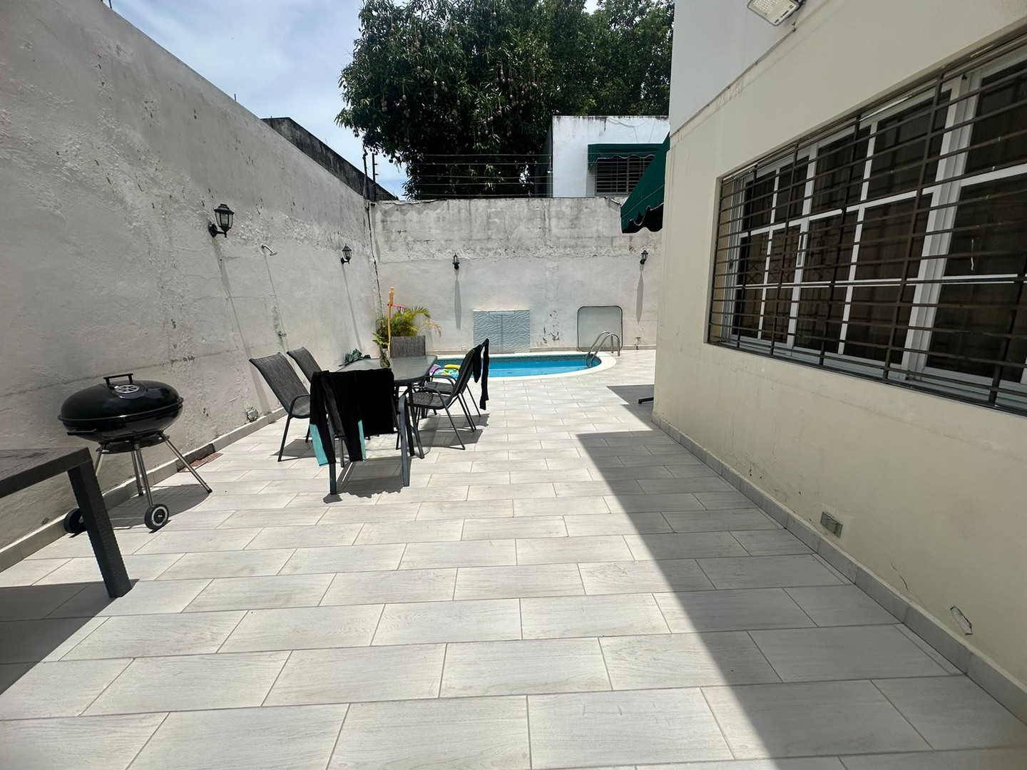 casas - Propiedad para uso residencial, de oficinas y comercial  en La Castellana  0