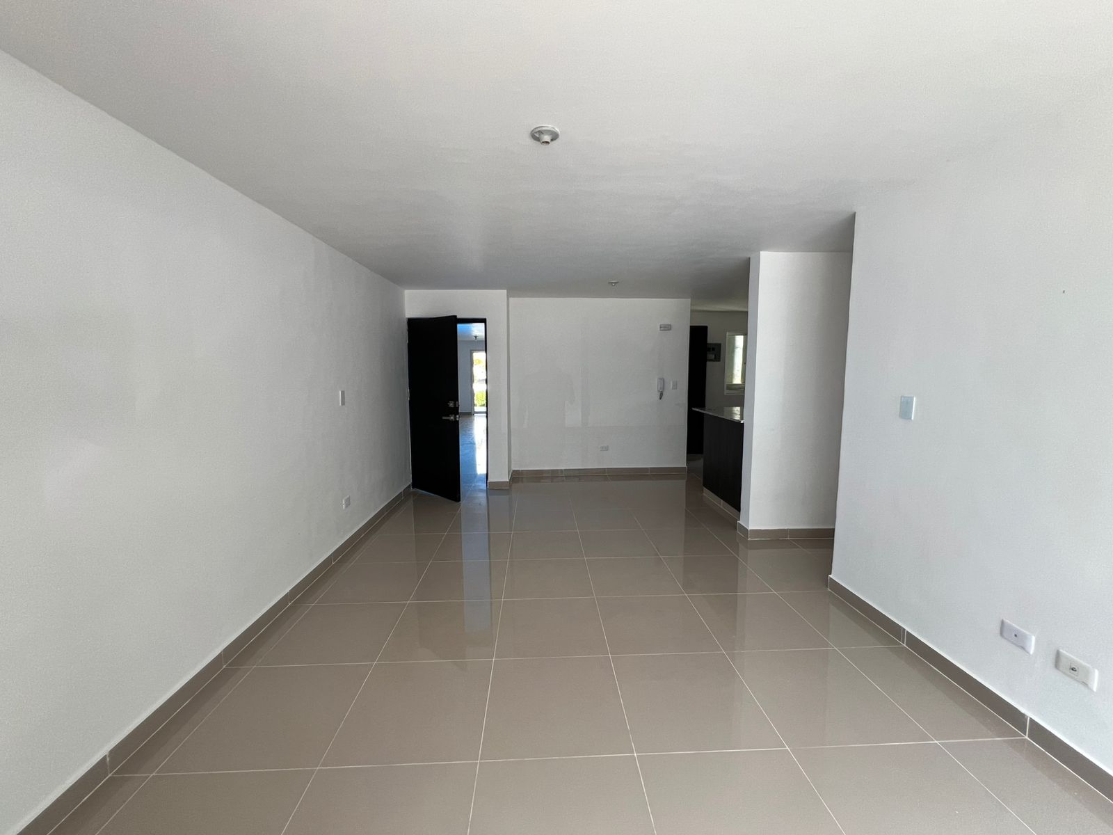 apartamentos - Apartamento con piscina y Cancha| 3HB/2BÑ/1Pq| Ubicado en Charles de Gaulle 2