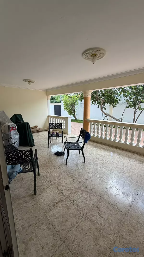 casas - Exclusiva Residencia en Baní | Piscina, Jardines y Amplios Espacios 16