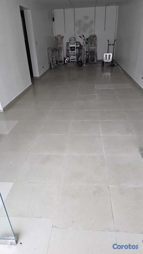 oficinas y locales comerciales - Local de 100 Mts en 1er Nivel, Excelente ubicación 3