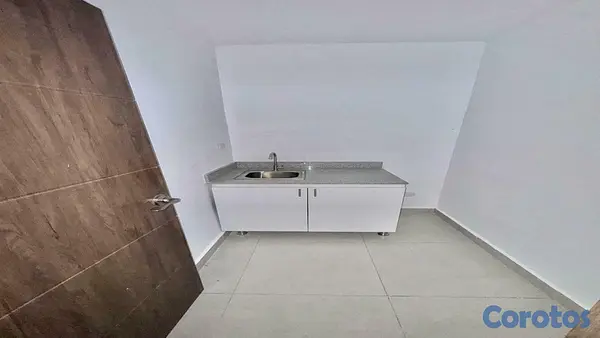 oficinas y locales comerciales - Local Comercial Nuevo en La Julia 5