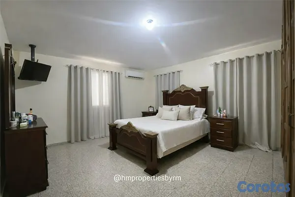 casas - Venta de Amplia Casa de 2 niveles en Miramar – Av. Independencia 12