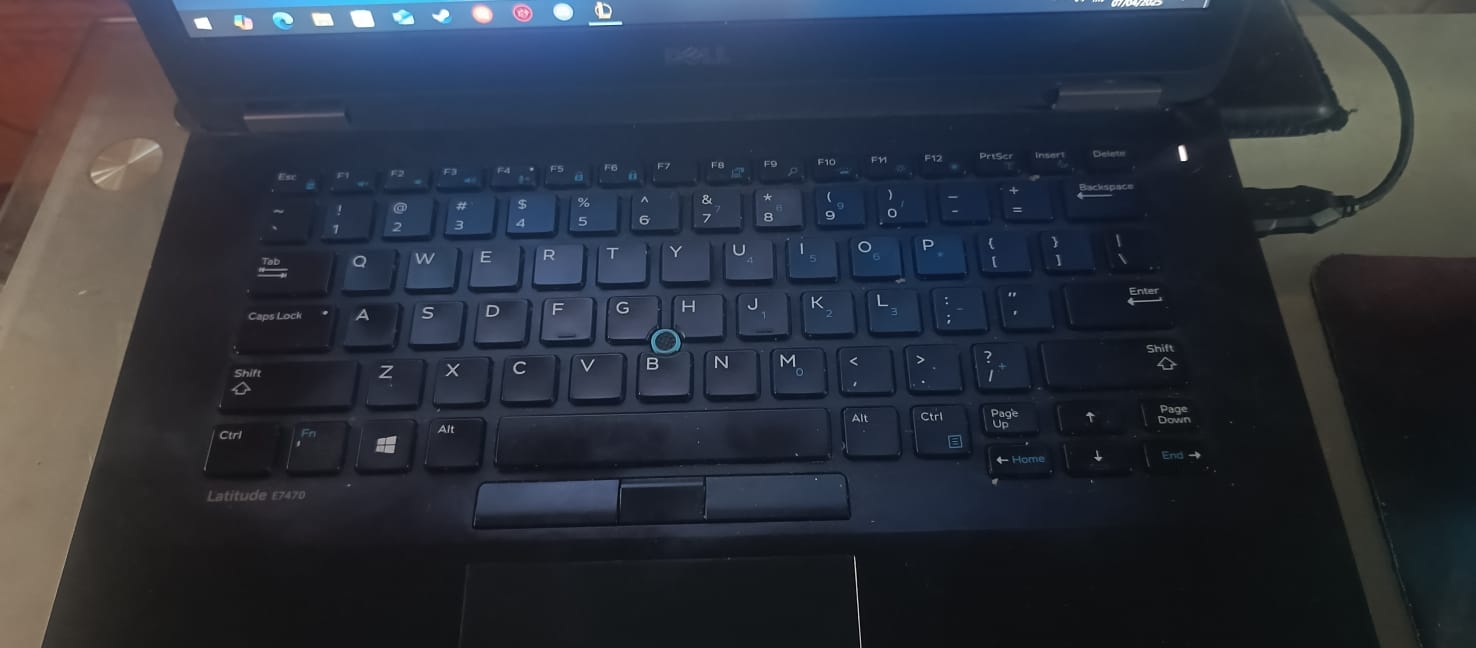 computadoras y laptops - se vende laptop con todo los accesorios  5