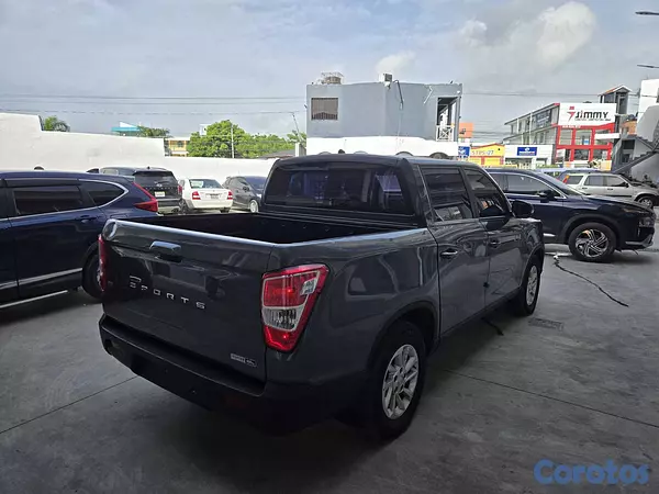jeepetas y camionetas - KGM REXTON 2021 GRIS OSCURO DIESEL 7