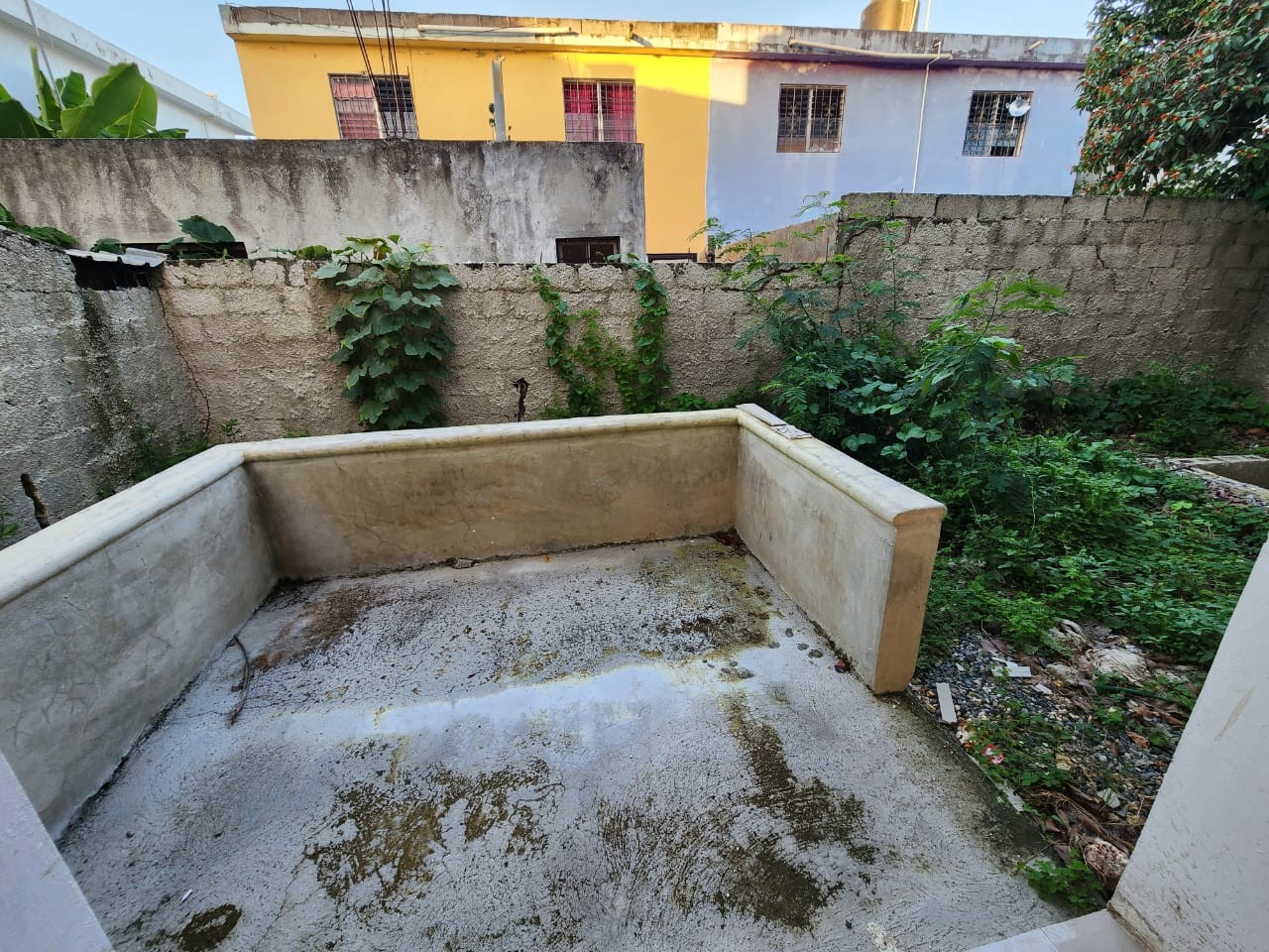 casas - Casa mejora de 2 niveles, con piso, falta Terminacion, Aut. San Isidro 4
