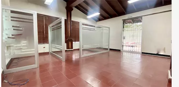 oficinas y locales comerciales - Amplia casa para oficinas en gazcue 4