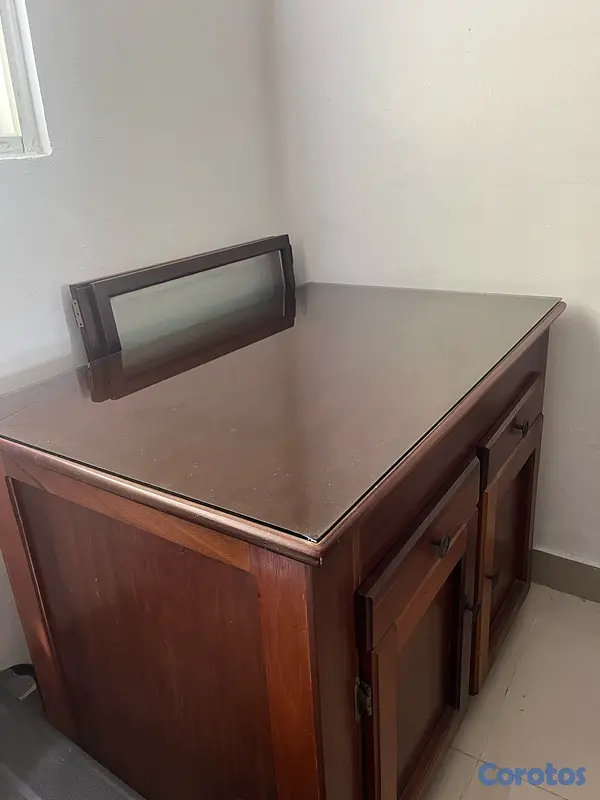 muebles y colchones - Mesa Auxiliar en Caoba, tipo gabinete, tope de cristal y ruedas 63x97x75 cm 5
